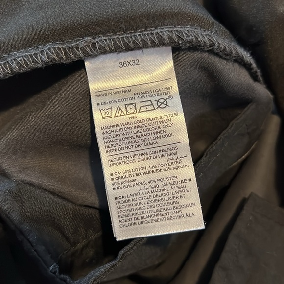 Old Navy Straight Ultimate Tech Built-In Flex Chino Pants - Picture 4 of 13